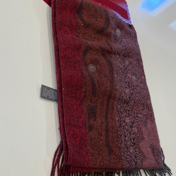 Vince Camuto (NWT) Black Pom-Pom Beanie and Burgundy Paisley Scarf - Picture 3 of 5